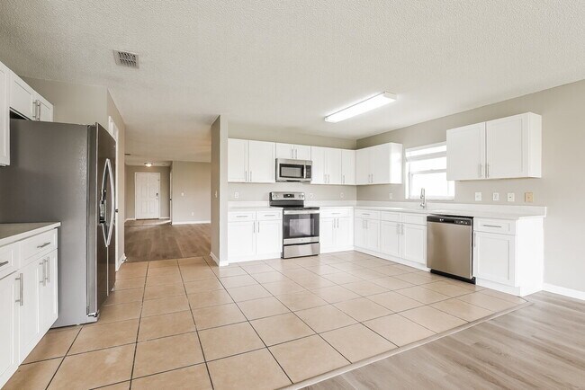 12916 Los Alamitos
