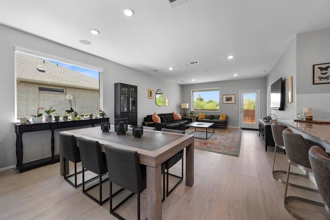 Photo - 301 Brody Ln