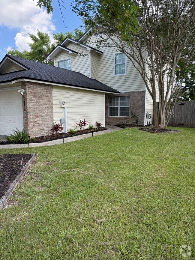 Building Photo - 3839 Union Pacific Dr E Rental