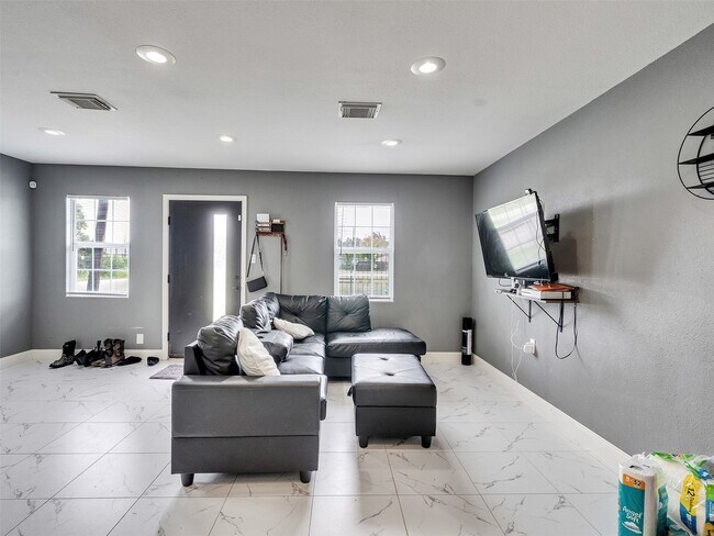 Photo - 1107 E 40th 1/2 St