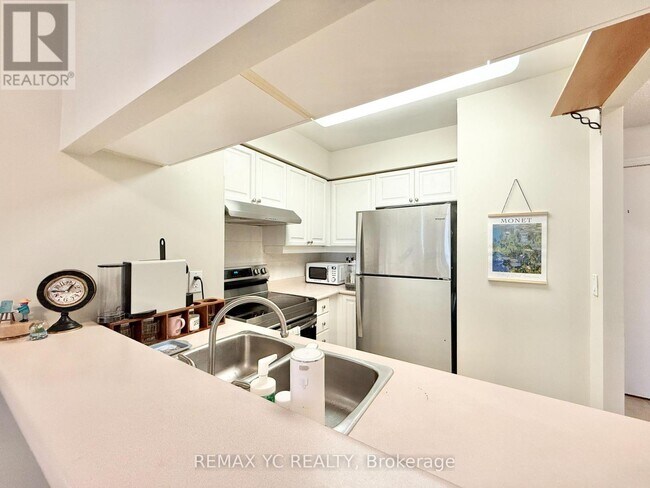18 Sommerset Way Unit 1011
