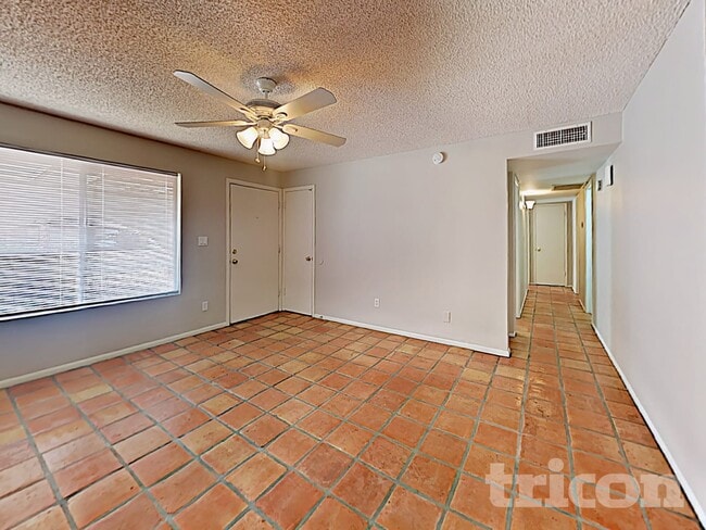 1246 E Barbara Dr