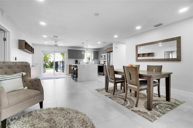 Photo - 617 NW 30th Ct