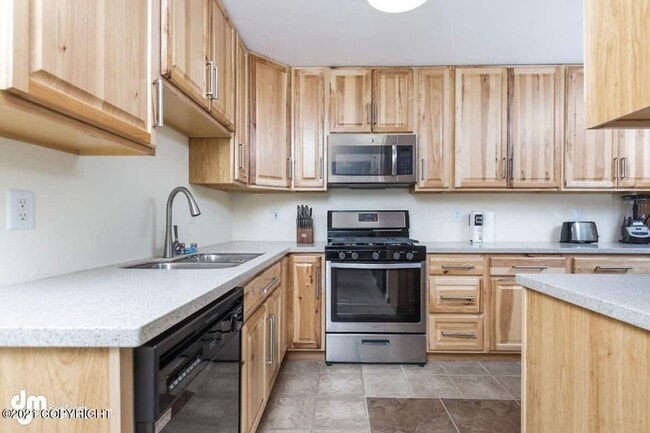 Photo - Furnished 3bed/1.5 bath near shopping and more!