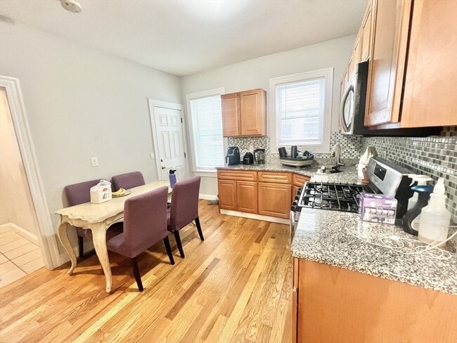 Building Photo - 13 Hendry St Unit 3