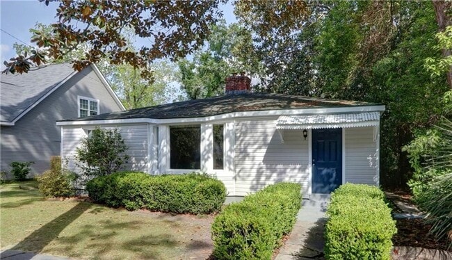 Building Photo - Exceptional Eastside Bungalow