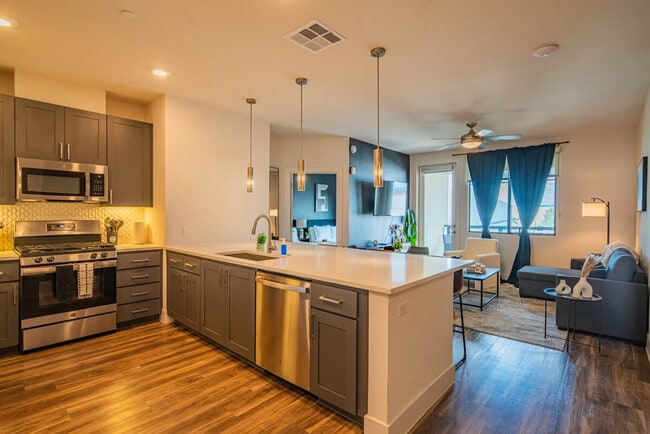 Photo - 15501 N Dial Blvd Unidad ID1388723P