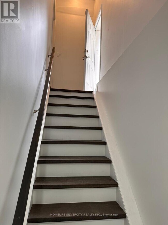 Photo - 194 Eaglecrest St