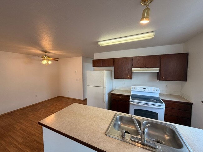6105 N Regal St Unidad 6105 N Regal St - Unit C