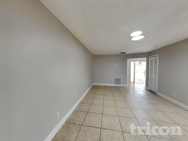 Photo - 818 Tarawood Ln