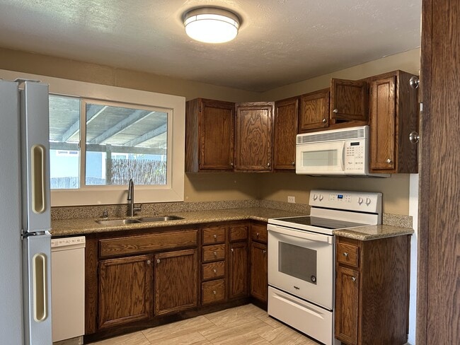 Photo - 489 2nd St