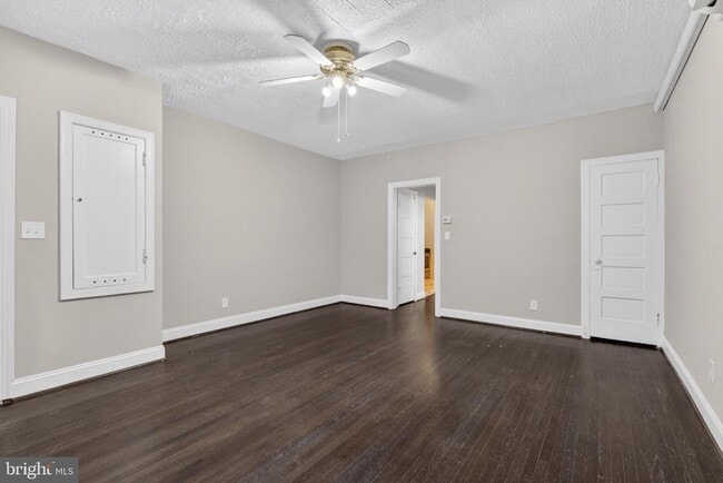 Photo - 46 Quincy Pl NE