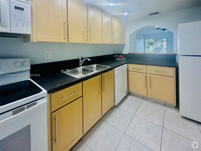Building Photo - 8101 SW 73rd Ave Unit 17 Rental