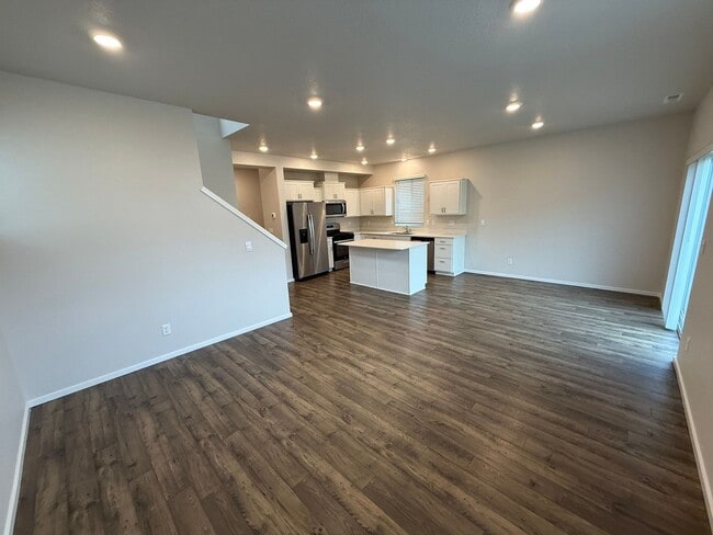 Photo - 4833 Thyme Ave NE