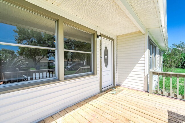 Photo - 2214 11th Ave N