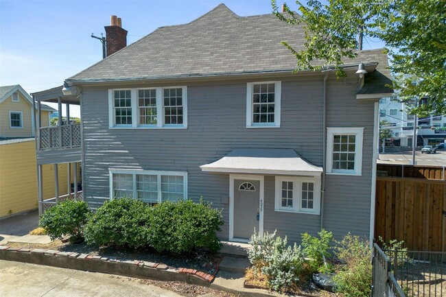 Building Photo - 4037-4039 Roswell St Unit 4039 Roswell St