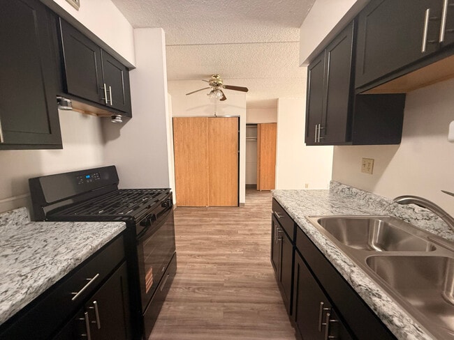 1 BR, 1 BA