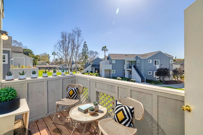 Photo - Villa Monterey Apartments