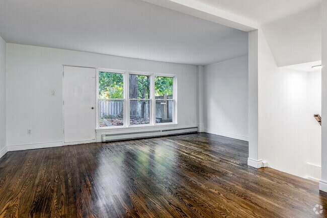 3BR, 1.5BA - 1,700SF - Living Room - 1370 Silver Spear Road