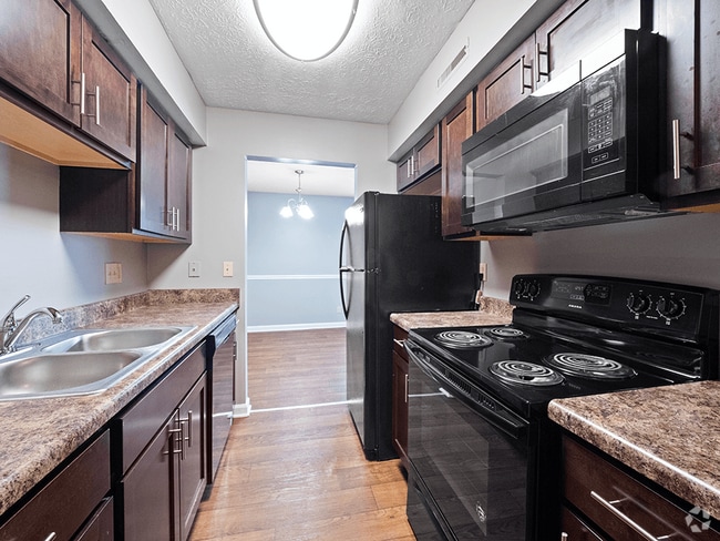 Plenty of Space to Cook Your Favorite Meals - Huntley Ridge Clarksville Rental