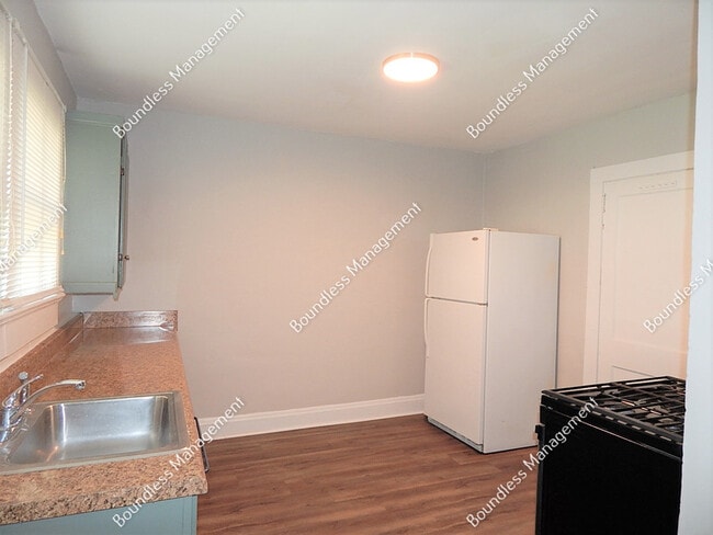 Photo - 622 Waldo St SE