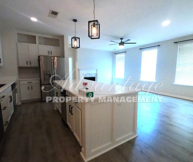 MOVE IN READY Modern Downtown C... House House Rental in