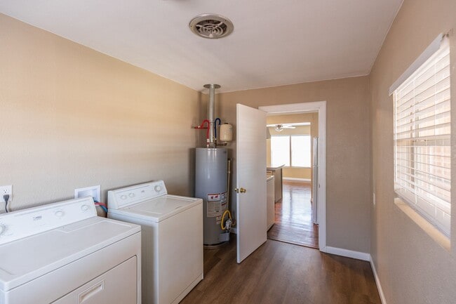 Photo - Cozy 3 Bed 2 Bath Home - Pets on Owner App...