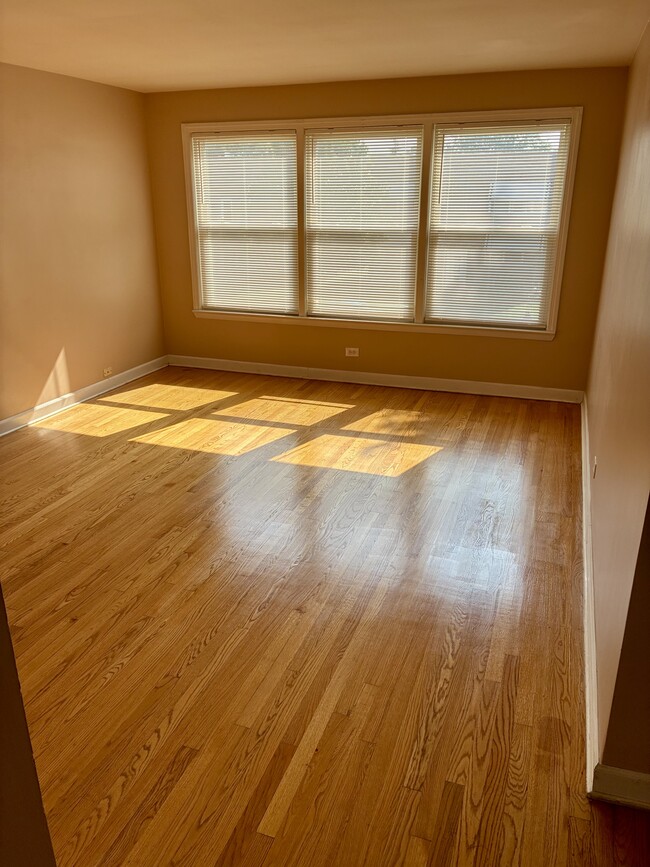Building Photo - 8930 Bronx Ave Unit Bronx 2 Bedroom + tandem room