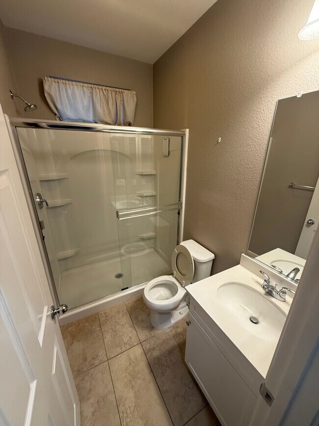 Photo - 305 MacArthur Way