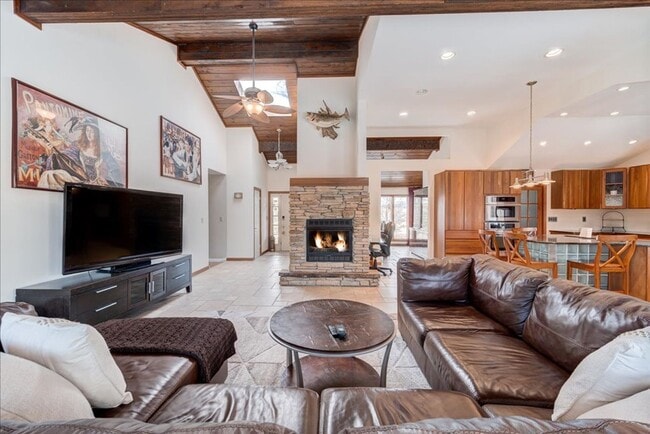 Photo - 441 Burlingham Rd