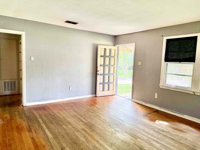 Photo - 1125 Perkins Rd