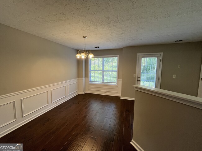 Photo - 4702 St James Way