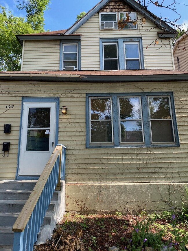359 Ramsey St Apartments Unit Upper Level Saint Paul, MN