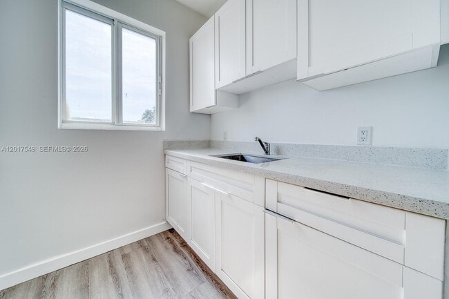 Photo - 2352 SW 5th St Unit 5