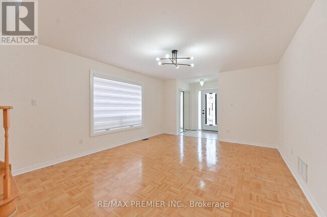 Photo - 152 Laurelhurst Crescent