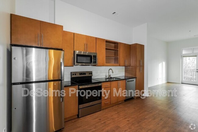 Building Photo - 601 Sylvan Hts Wy Unit Apt 211