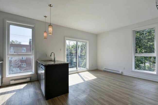 Photo - 6600 Av. de Darlington Unit 304