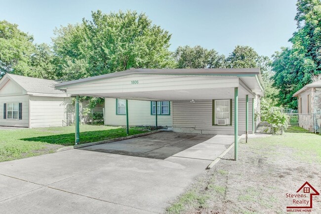 Photo - 1806 NW Lincoln Ave