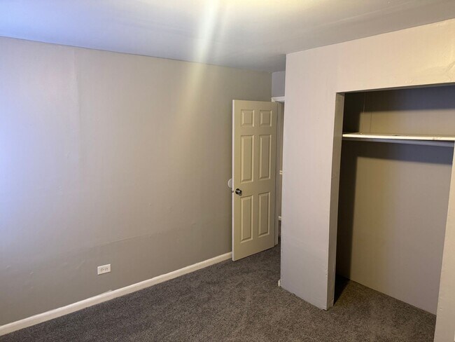 Photo - 3 Bedrooms 1 Bathroom available