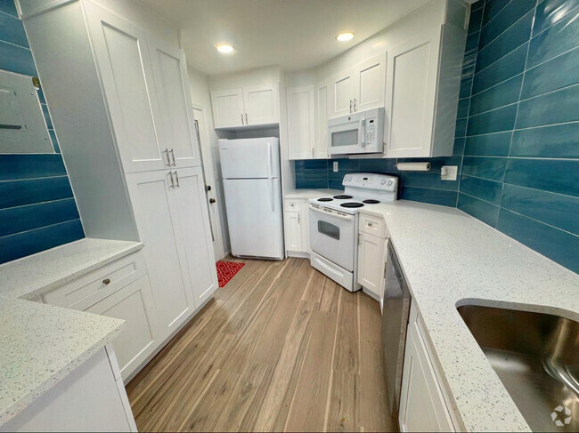 Building Photo - 3 Greenway Village N Unit 101 Rental