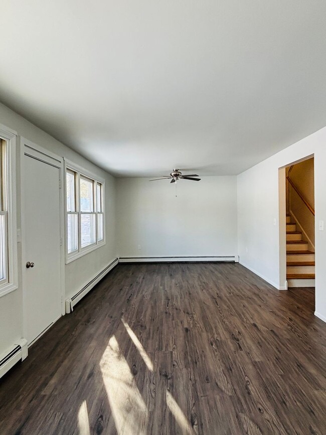 Photo - 245 Parliament Cir