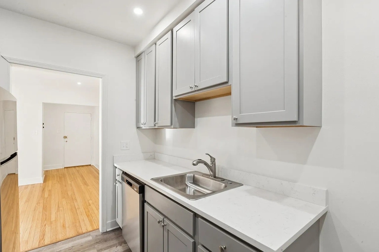 Photo - 153 E 33rd St