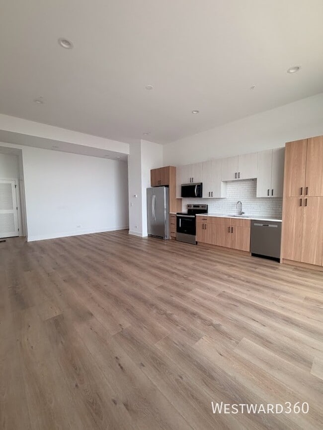 Photo - 1320 S Ashland Ave Unit 201