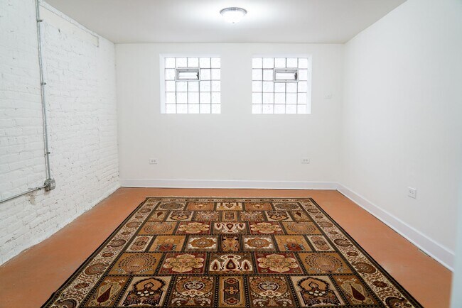 Photo - Uptown - English Garden, 1 Bed / 1 Bath - Central Heat & AC Unidad 4510-G