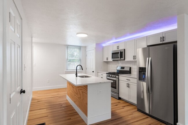Building Photo - Brand New 3 bed, 2 bath Remodel located in... Rental