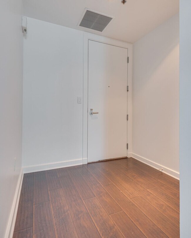 Photo - The Martin 2001- Strip/City/Mtn Views from...