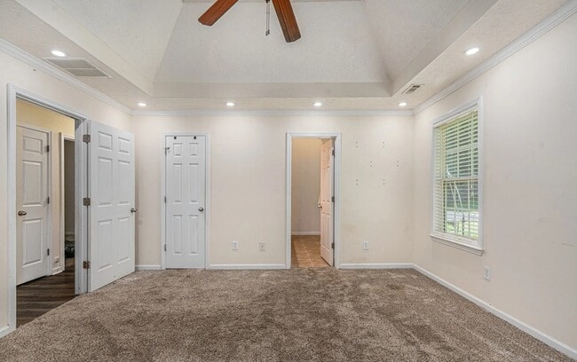 Photo - 220 Windpher Ridge