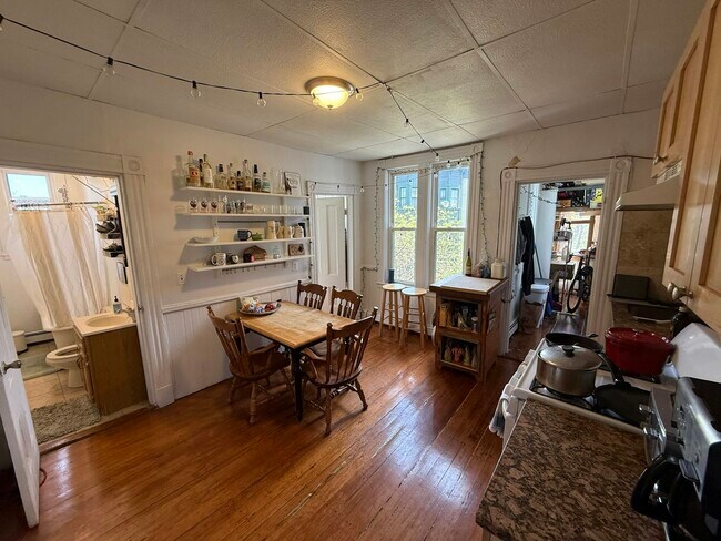 Photo - 254 Windsor St Unidad 3L