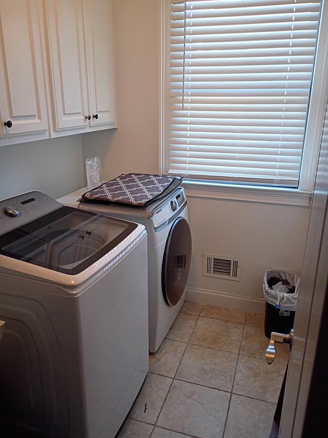 Photo - 1410 Simone Dr SW