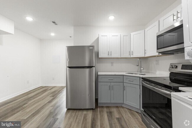 Building Photo - 2550 Kensington Ave Unit 3 Rental